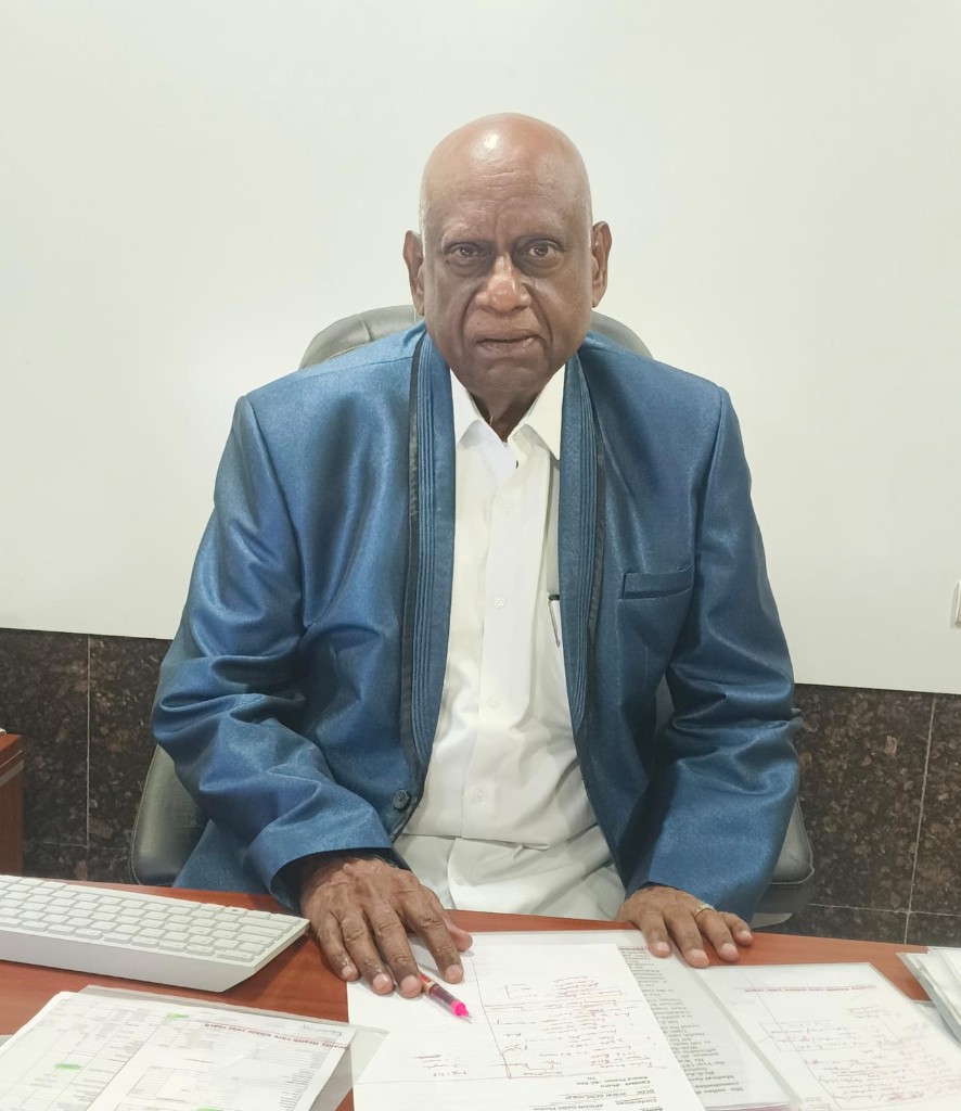 Prof. Dr. S. Arulrhaj in consultation