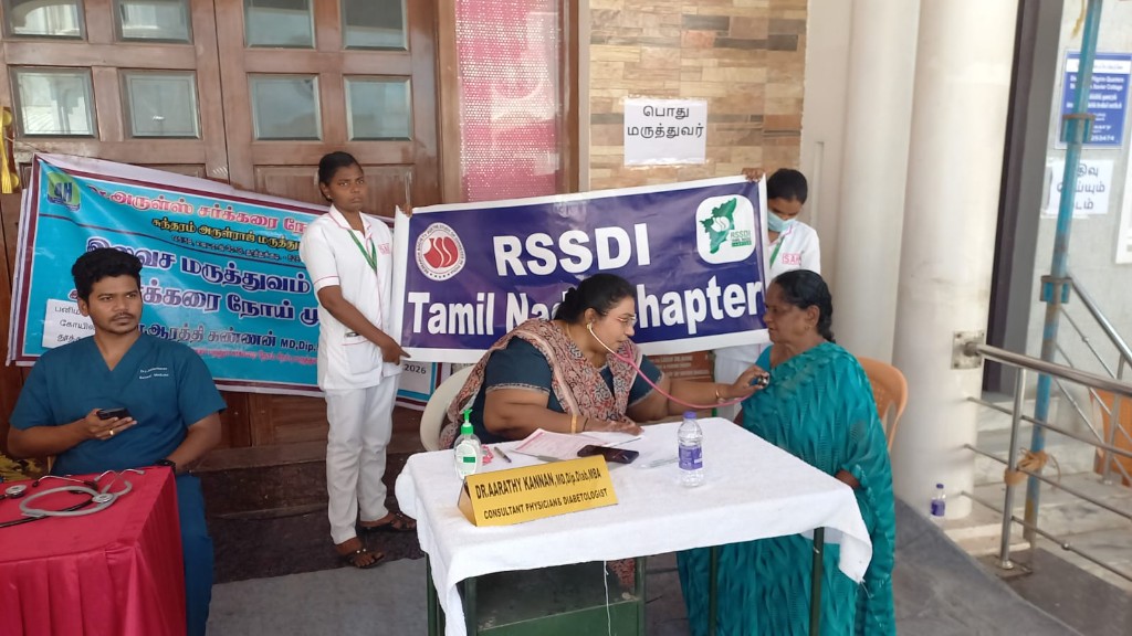 Dr. Aarathy Kannan consulting a patient at an RSSDI medical camp