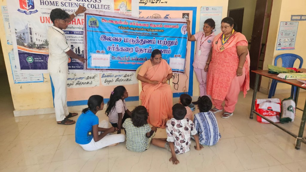 Health education session with children at a diabetes camp